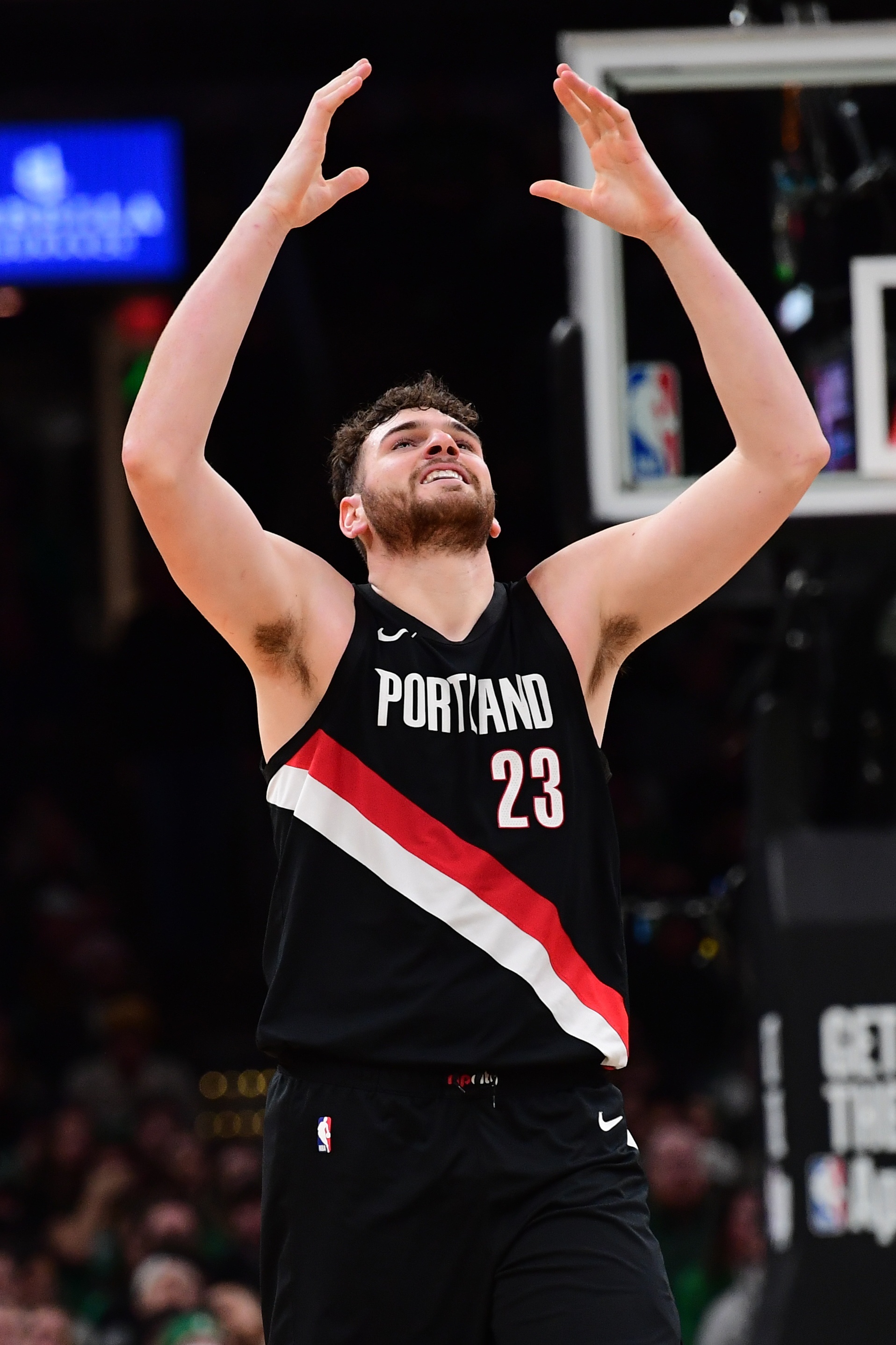 人生第一次！克林根肘击被吹二级恶意犯规 生涯首次被驱逐