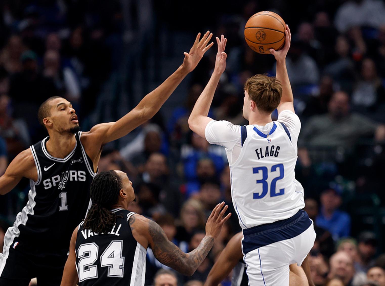 西部排名又变了：火箭爆冷连败，湖人坐收好礼，2队排名互换