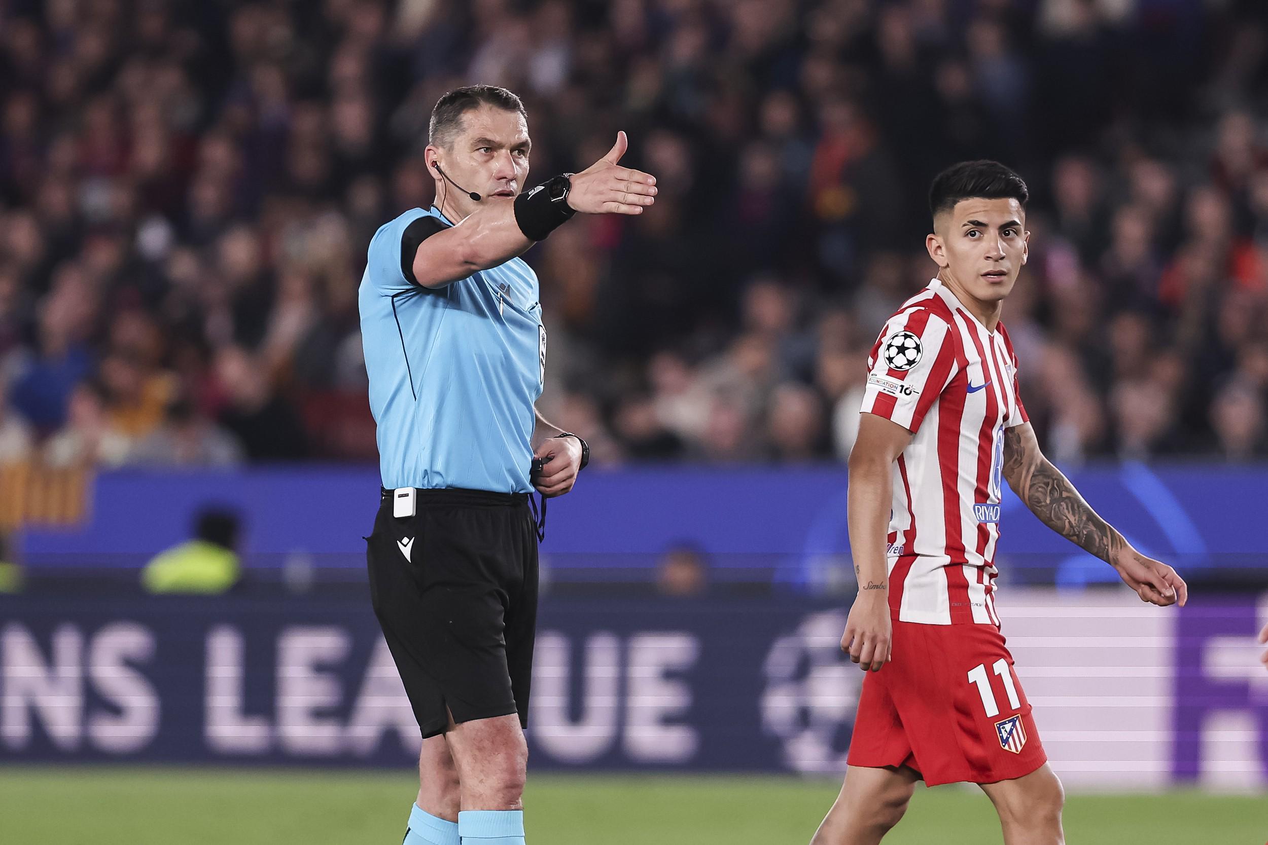 世界杯官方客户端-欧冠已连续三年现手接球争议，裁判一次判点，两次无表示